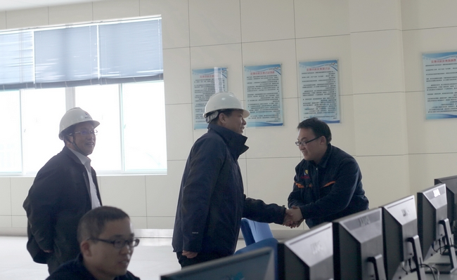 济矿集团总经理张广宇春节到济矿民生热能慰问