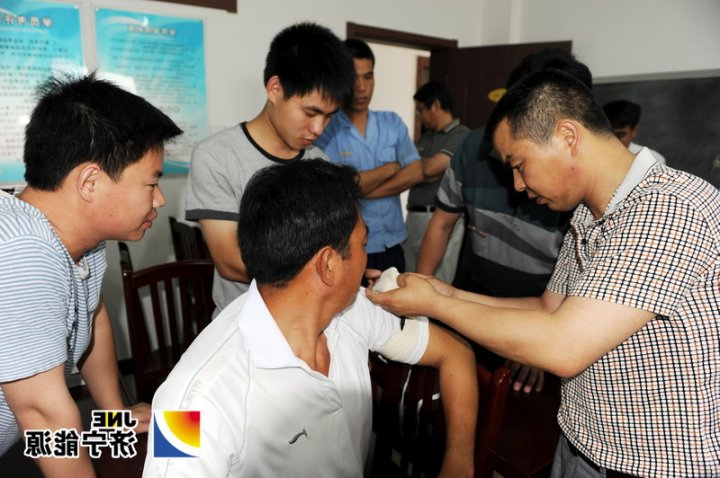 鹿洼煤矿开展职工自救互救实操演练活动