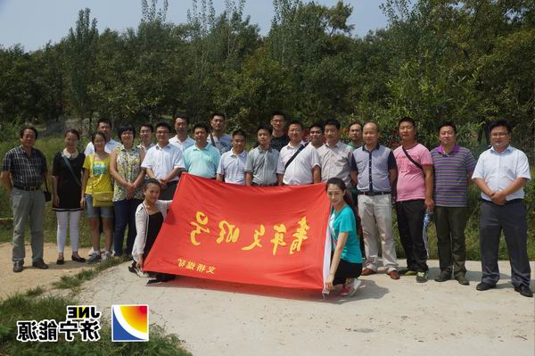 义桥煤矿团委组织职工参加雨季义务植树活动