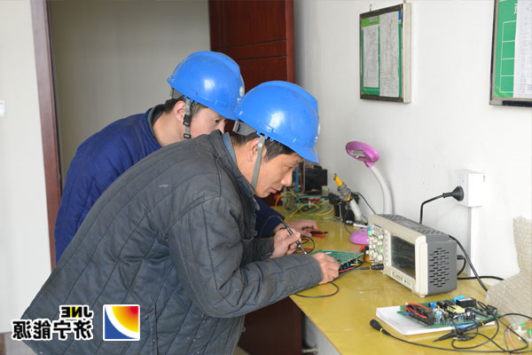 安居煤矿积极开展电子插件修旧利废工作