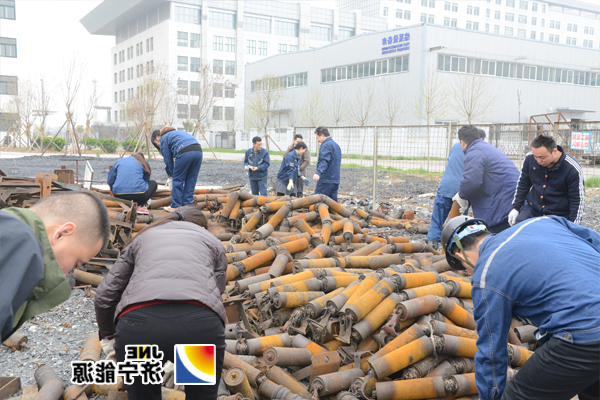 安居煤矿：废料堆里“淘宝贝”