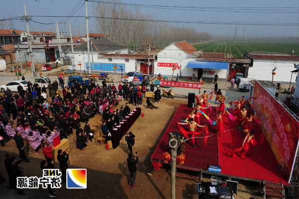 集团公司职工艺术团赴代庄村慰问演出