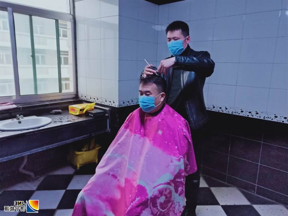传递爱与温暖的“理发师”（运河煤矿 彭光辉）.jpg