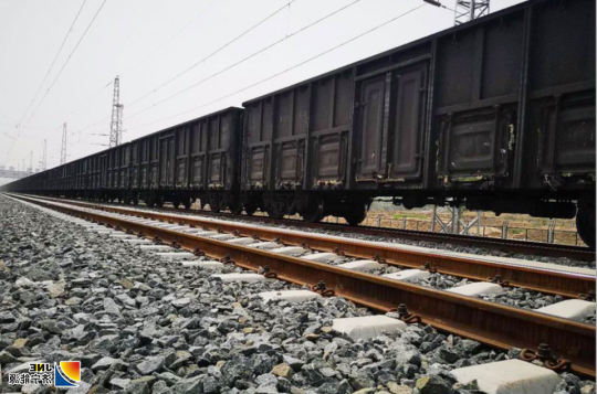 济矿物流公司迎来全国首列106节重载列车