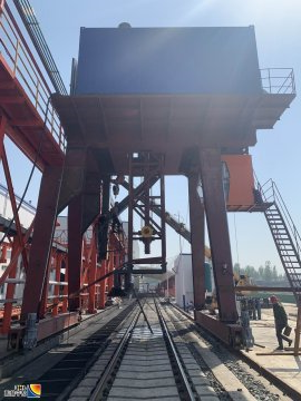 国内首台负压清车机在济矿物流公司投入使用