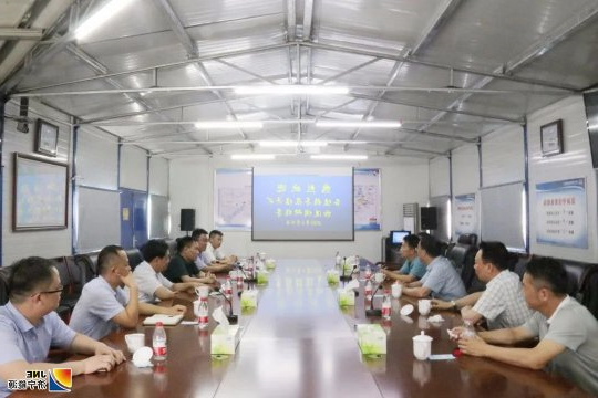 金炳松到济矿物流公司参观考察