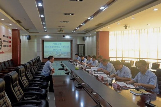 霄云煤矿对管理干部进行安全生产标准化管理体系面试考核