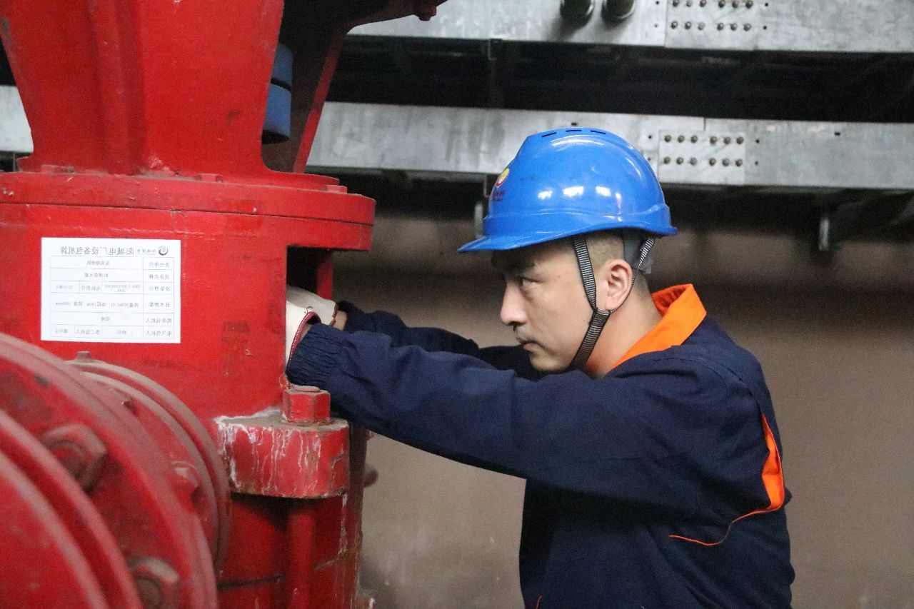 状元榜丨汽轮机的守护者 电厂的金螺栓——记集团公司2020年职业技能大赛一等奖获得者孙宏志.jpg