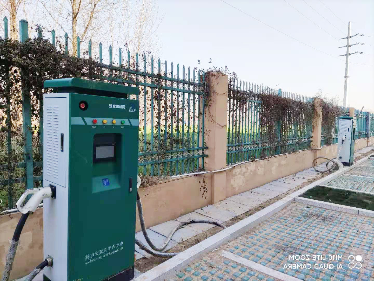 济矿物流公司自主安装电动充电桩（王宾  摄 1）.jpg