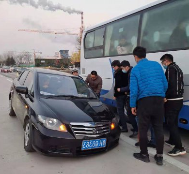 盛源公司职工路遇交通事故伸援手