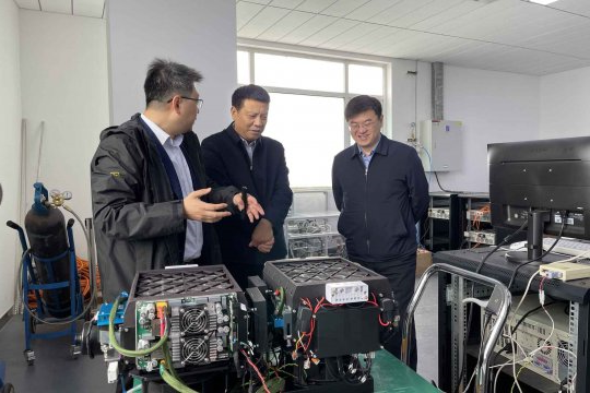 张广宇陪同刘刚到上海航天氢能科技、空间电源研究所考察调研