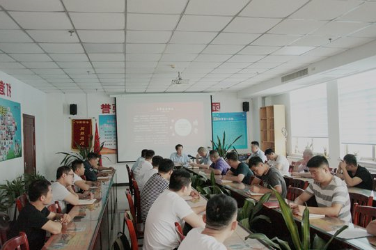 金桥煤矿举行“领导班子成员带头讲党课”活动