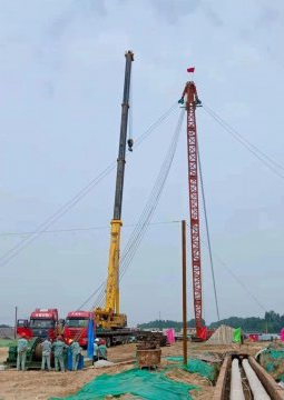 重点项目攻坚丨阳城2号井混合井井架起立就位 打响井架安全施工第一枪