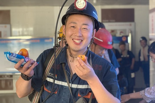 阳城煤电开展“凉凉夏日‘杏’好有你”井口送清凉活动