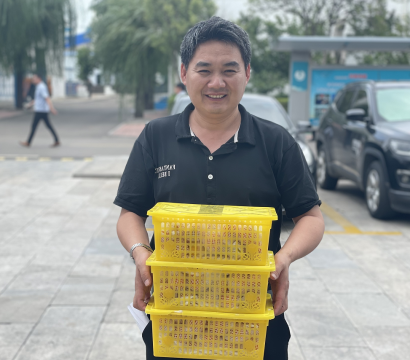 运河煤矿发放爱心扶贫杏 甜上职工心头