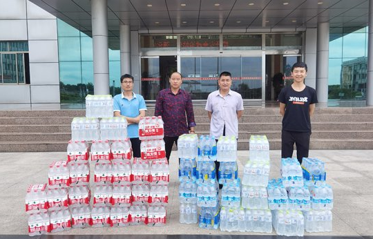 我为职工办实事丨鲲鹏公司为一线职工送去丝丝清凉