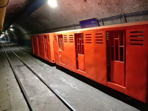 霄云煤矿：人行车跑出效率提升“加速度”