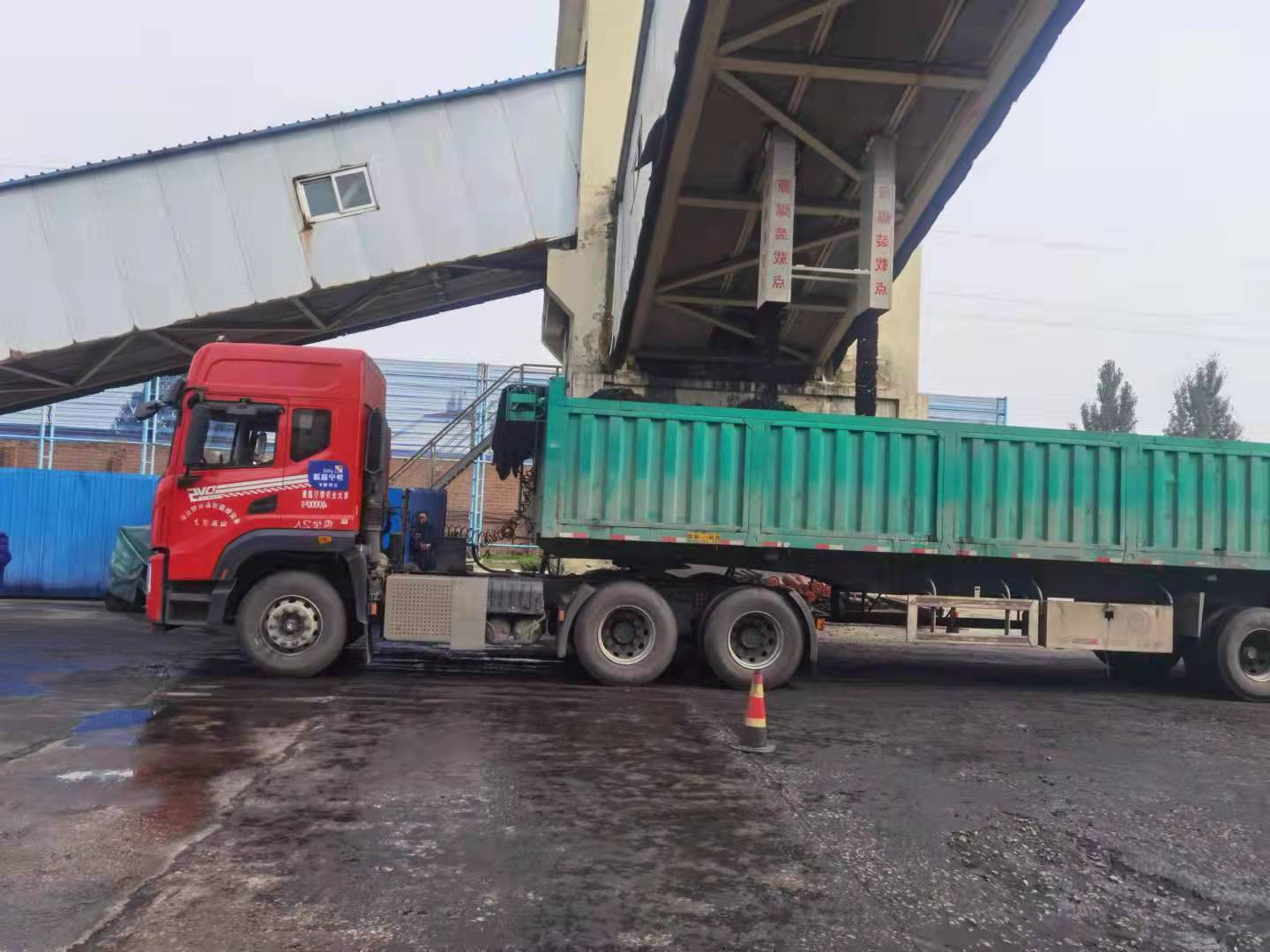 2021年10月19日，义桥煤矿保供漏斗“上岗” 确保支援电煤供应。（姜光勇 摄） (2).jpg