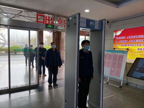 运河煤矿通过式测温门“上岗 ”严把矿区“体温关”