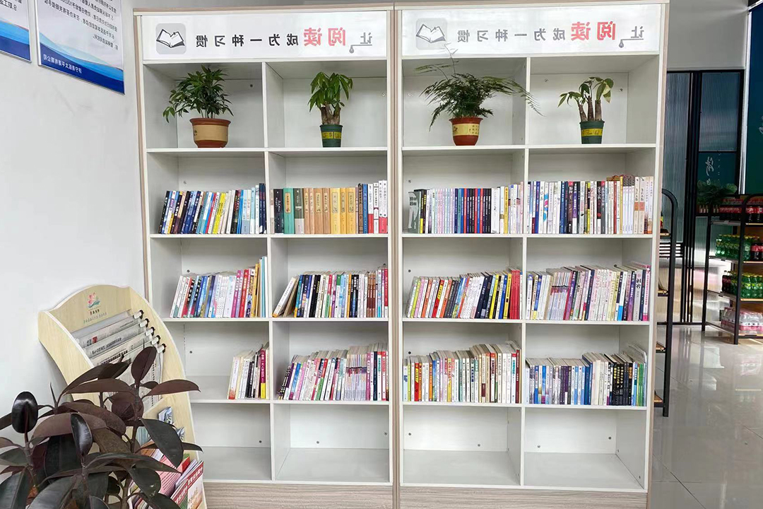 1650275677335623.jpg 太平港-太平港环保驿站开展“共享书香”书籍捐赠活动(张冬宁) (2).jpg