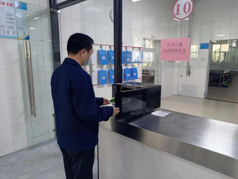 霄云煤矿丨小小微波炉  暖胃又贴心