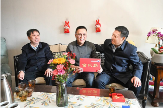 张广宇带队走访慰问济宁能源优秀人才和困难党员