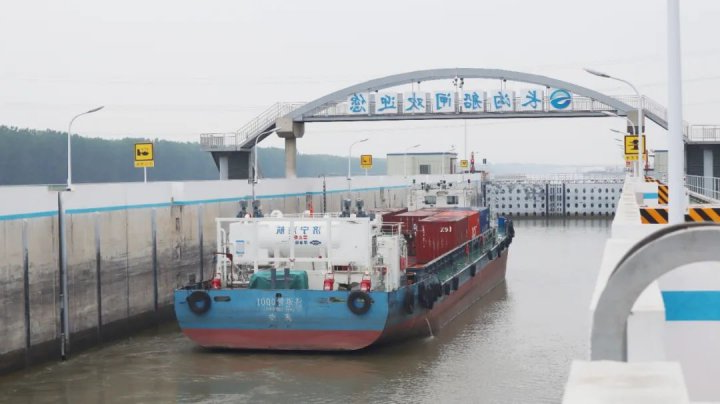 京杭运河山东段集装箱船舶免费优先过闸