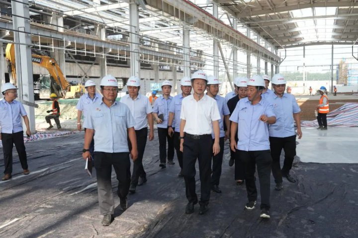 王崇景带队到相关企业检查指导工作