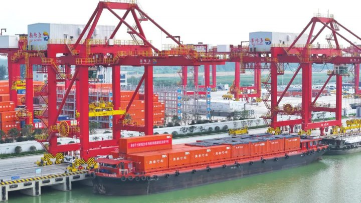 聚焦 | 突破10万标箱！济宁能源港航集团内河集装箱年吞吐量创新高