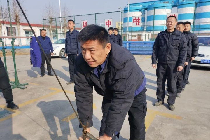 济矿救护中队为战砺剑练精兵，吹响冬训“集结号”