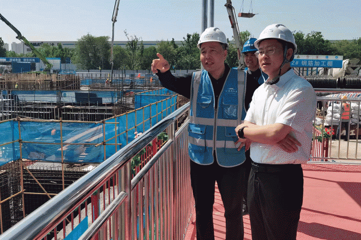 王崇景督导节日期间重点项目安全生产工作