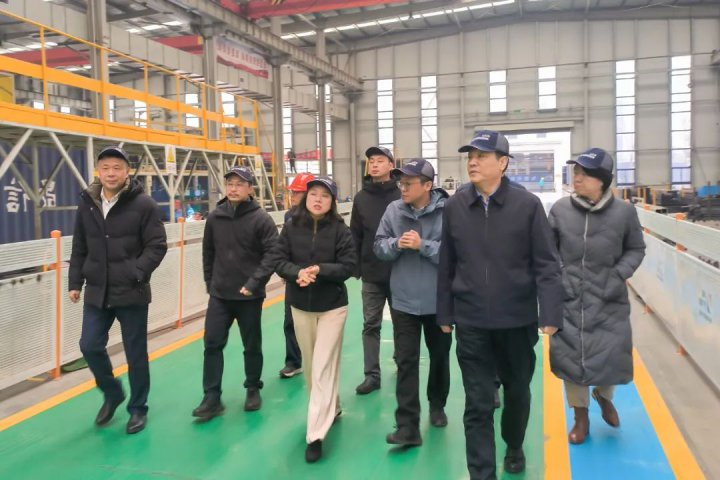 宁德时代客人到访曙岳车辆交流座谈