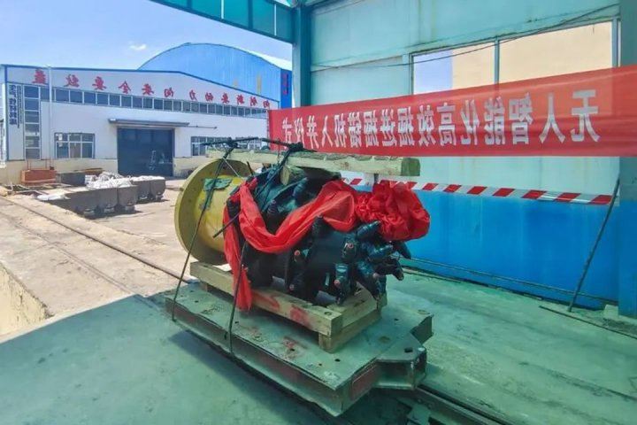 金桥煤矿龙门四臂掘锚机投用，开启智能掘进新篇章