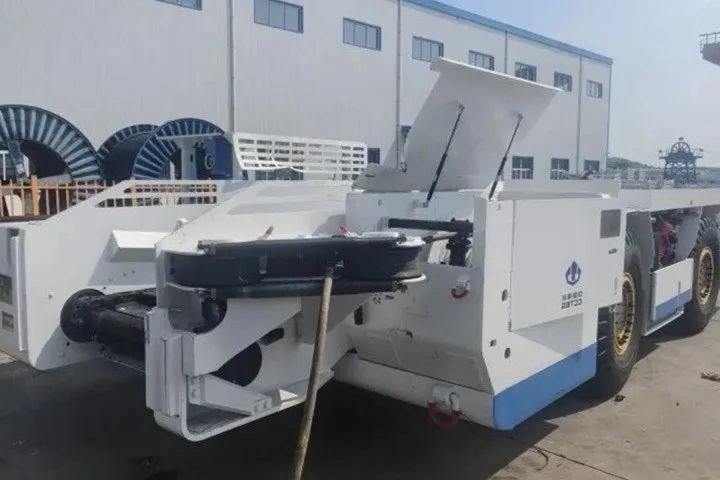 梭车在朱家峁煤矿正式“上岗”，助力掘进效率再翻倍