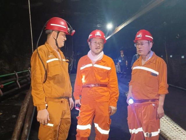 王崇景到花园煤矿检查指导工作